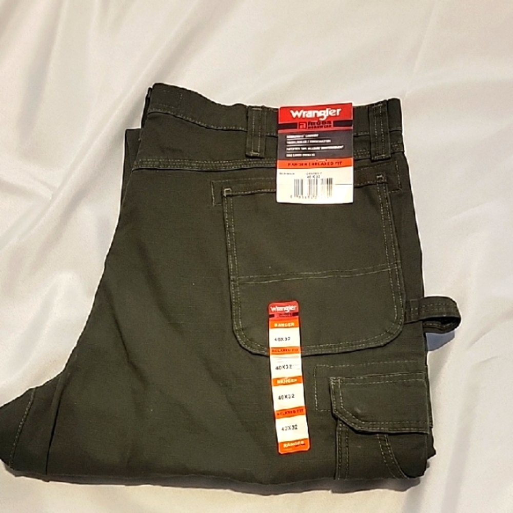 Wrangler Green Cargo Pants Sturdy and Stylish